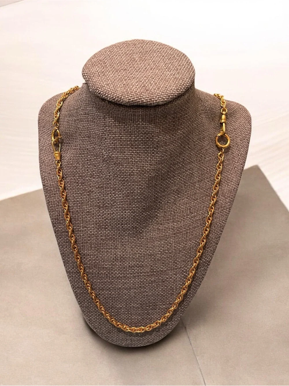 N/A elegant gold